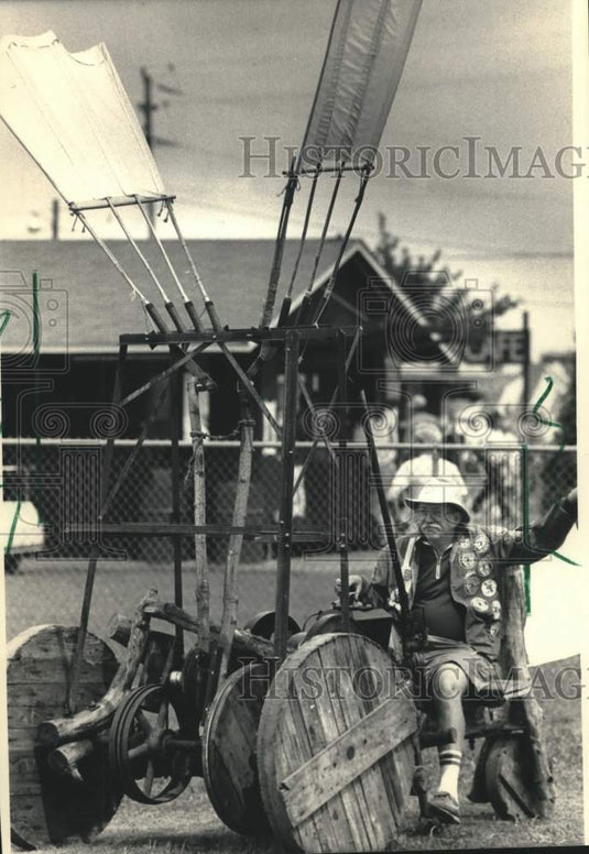 1986 Press Photo Jim Hay & his ornithopter Experimental Aircraft Association - Historic Images