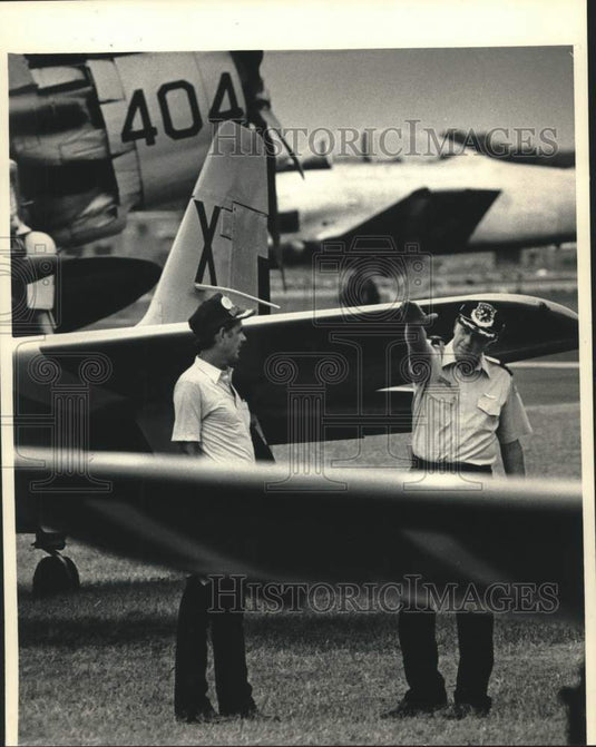 1987 Press Photo Pilots and their vintage warplanes at EAA Fly-In - mjc29811 - Historic Images