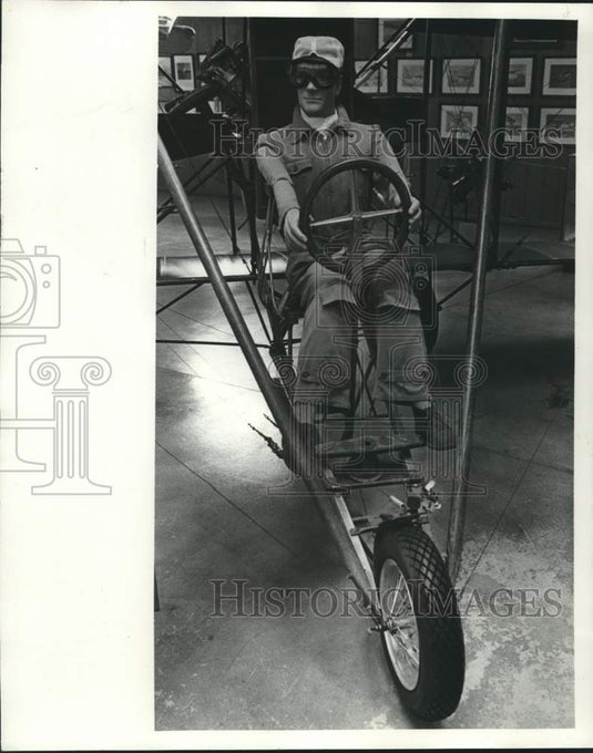 1976 Press Photo Makikin at the controls of a 1911 Curtis plane - mjc29820 - Historic Images