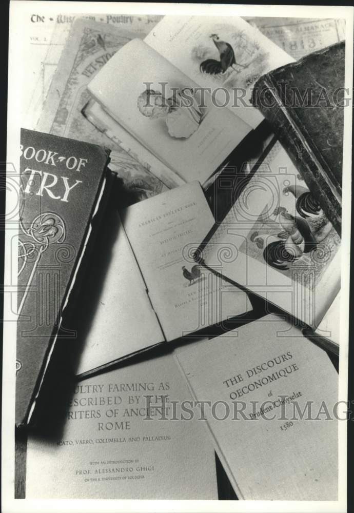 1994 Press Photo Books on Raising Poultry From John and Jean Skinner&#39;s Library - Historic Images