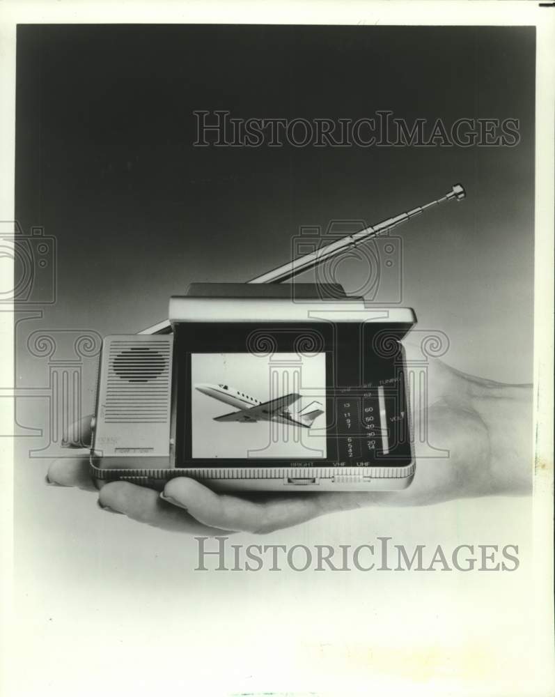 1986 Press Photo Citizen Electronics' pocket-sized television - mjc29889 - Historic Images