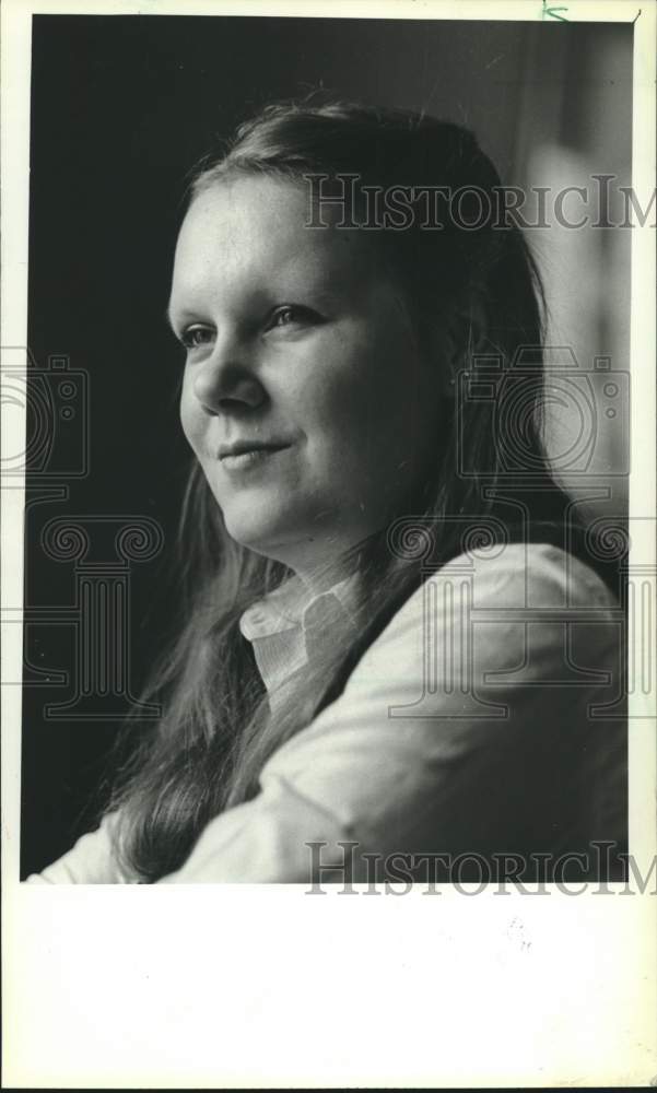 1982 Press Photo Artist Rowena Stott, Milwaukee - mjc29915 - Historic Images