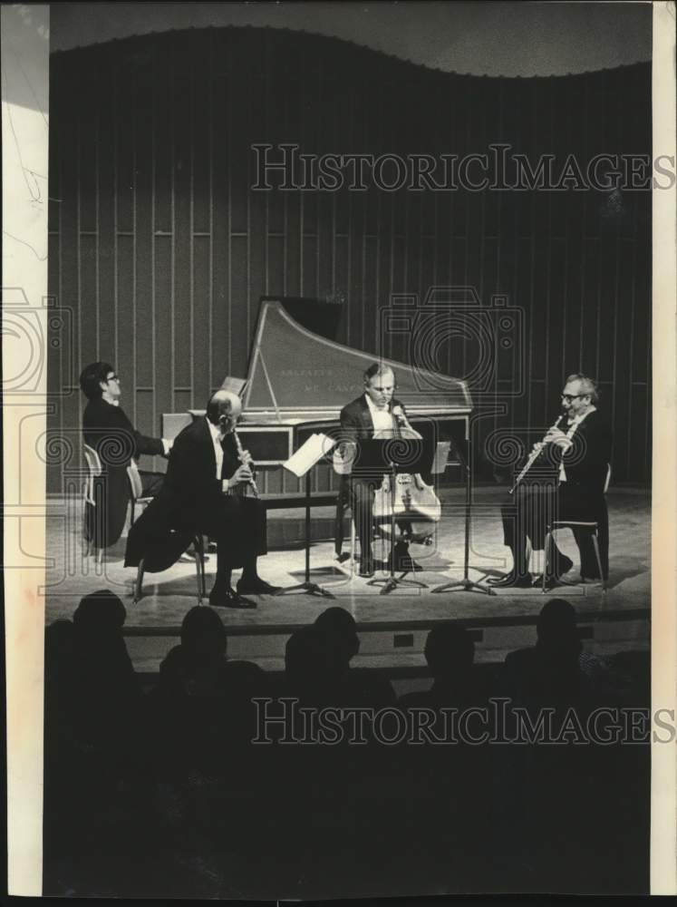 1969 Press Photo University of Wisconsin Milwaukee sonata concert, Milwaukee - Historic Images