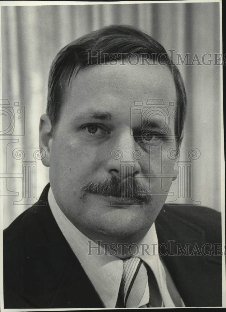 1975 Press Photo Douglas Stinson, new police chief of Wauwatosa. - mjc29952 - Historic Images