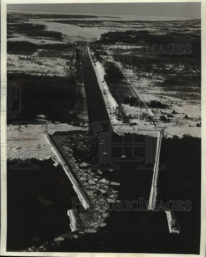 1965, Ice starts to break at the end of the Sturgeon Bay Canal, WI - Historic Images