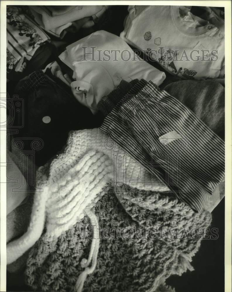 1993 Press Photo Clothing all priced at under a dollar at a rummage sale - Historic Images