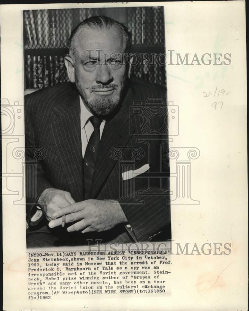 1962 Press Photo John Steinbeck in New York City speaks of Soviet government- Historic Images