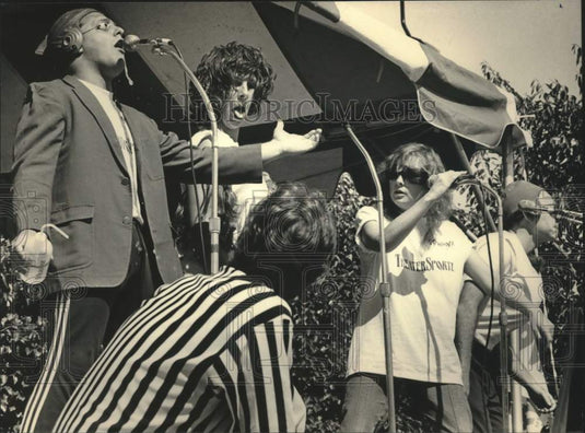 1986 Press Photo TheaterSportz cast improvising for Summerfest guests, Milwaukee - Historic Images