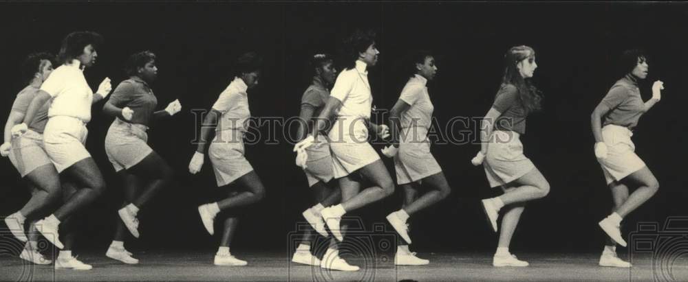 1986 Press Photo Hamilton High Drill Team at King Kenny Extravaganza, Milwaukee - Historic Images