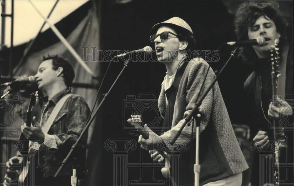 1986 Press Photo Band Semi-Twang performs at Summerfest in Wisconsin. - Historic Images