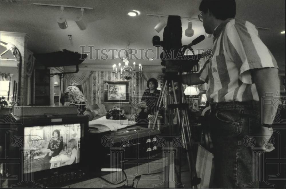 1994 Press Photo Cameraman John Wittak shoots segment for &quot;Simply Country&quot; - Historic Images