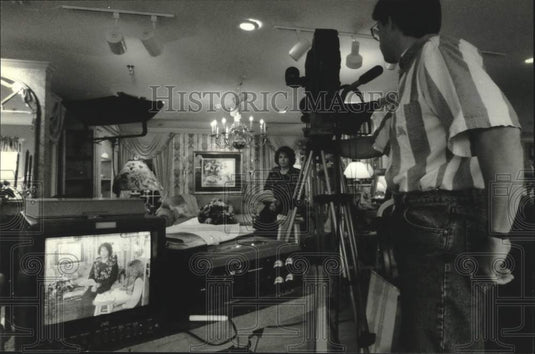 1994 Press Photo Cameraman John Wittak shoots segment for "Simply Country" - Historic Images