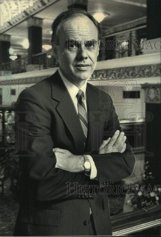 1988 Press Photo Leonard B. Stevens Milwaukee schools, Coordinating Council. - Historic Images
