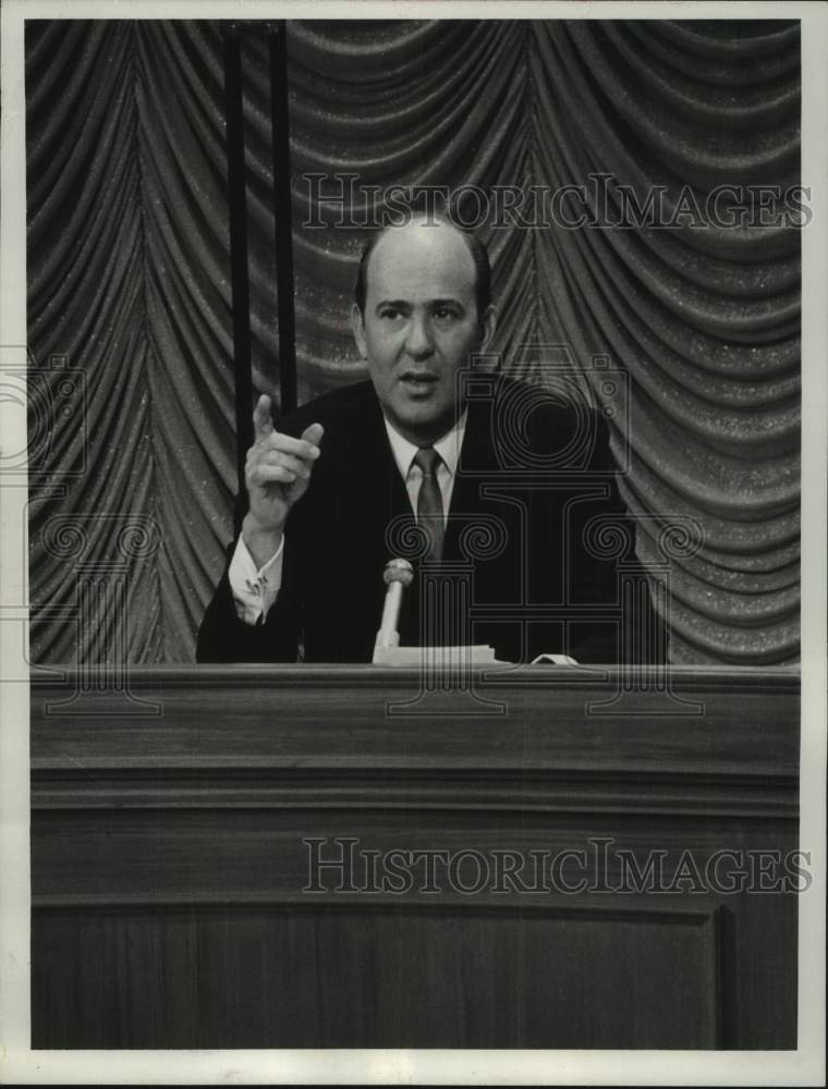 1964 Press Photo Carl Reiner moderator of "The Celebrity Game" - mjc30316 - Historic Images