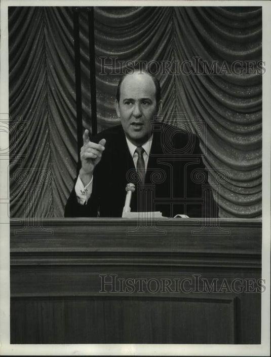 1964 Press Photo Carl Reiner moderator of "The Celebrity Game" - mjc30316 - Historic Images