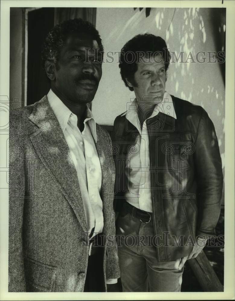 1979 Press Photo Hari Rhodes and Alan Feinstein star on &quot;The Runaways on NBC-TV - Historic Images