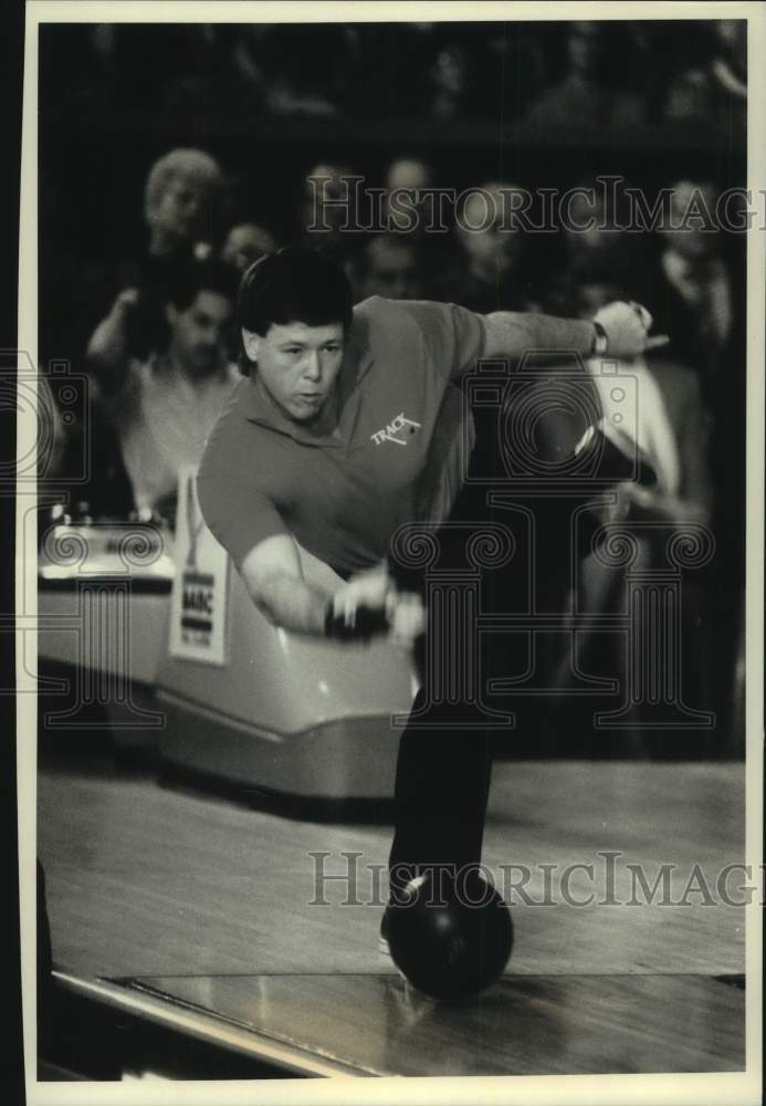 1990 Press Photo Bowler Kelly Coffman at the ABC Fall Classic - mjc30372 - Historic Images