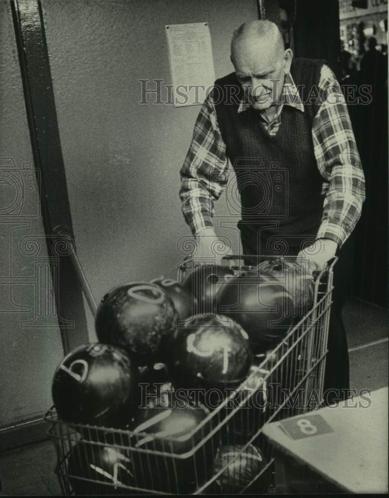 1984 Press Photo John Kulpin with cart full of bowling balls - mjc30376 - Historic Images