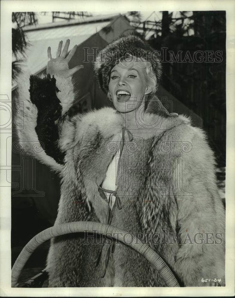 1959 Press Photo Actress Dorothy Provine in "The Alaskans" - mjc30442- Historic Images