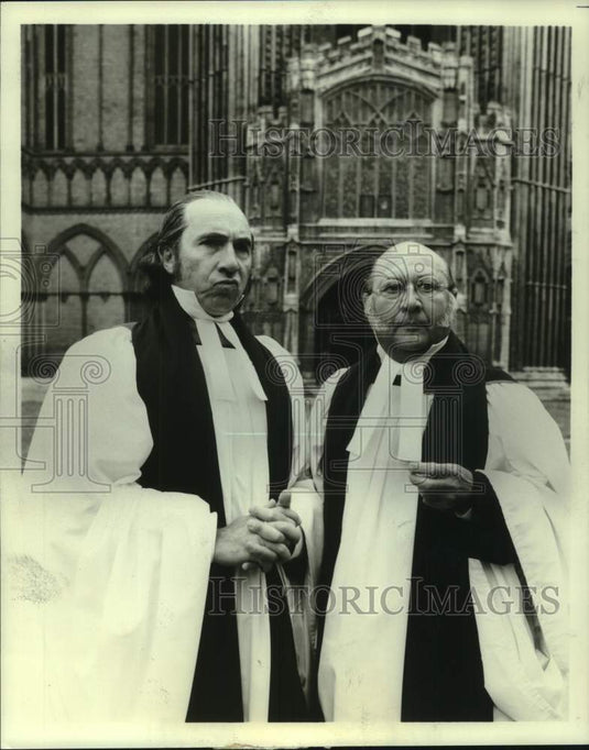 1984 Press Photo Nigel Hawthorne & Donald Pleasence in "Barchester Chronicles" - Historic Images