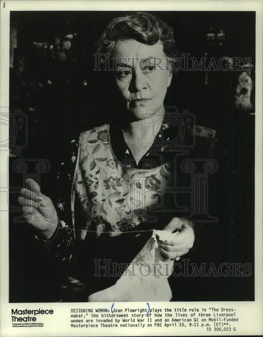 Press Photo Actress Joan Plowright in "The Dressmaker" - mjc30469 - Historic Images