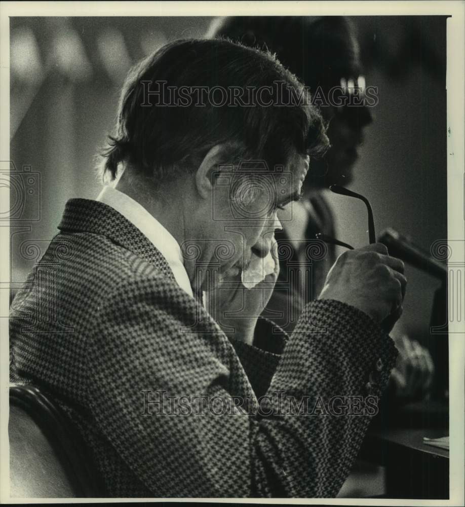 1988 Press Photo Father John J. Steinberger cries when sentenced to prison. - Historic Images