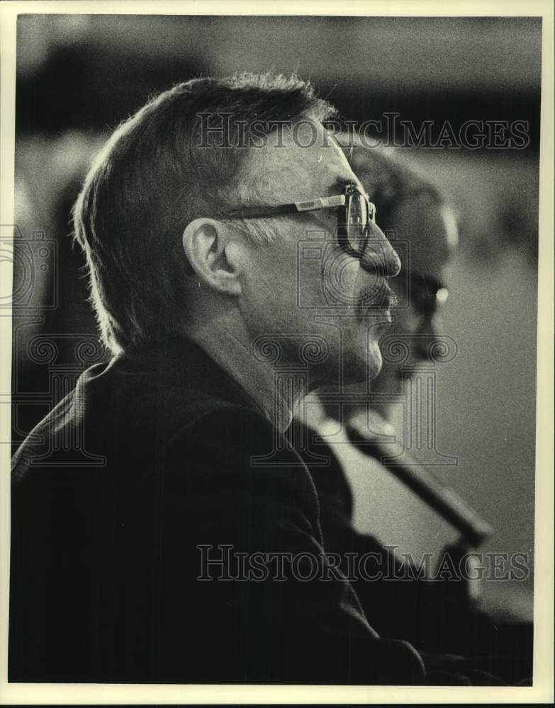 1988 Press Photo Father John J. Steinberger sentencing for stealing money. - Historic Images
