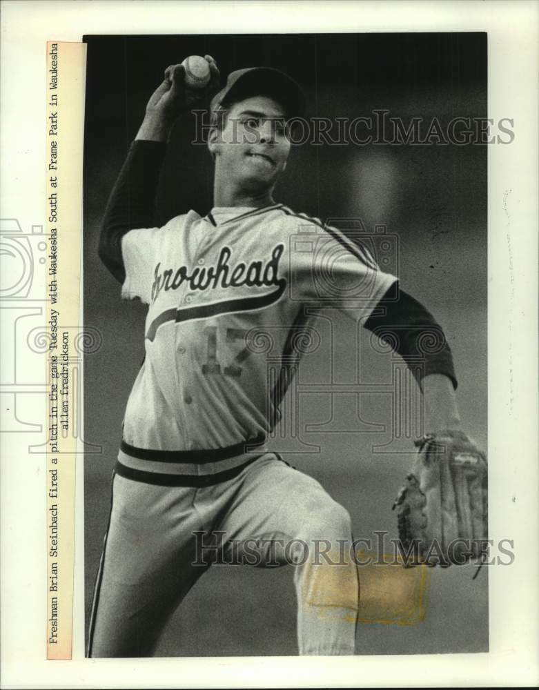1990 Press Photo Freshman Brian Steinbach of Hartland Arrowhead fired a pitch. - Historic Images