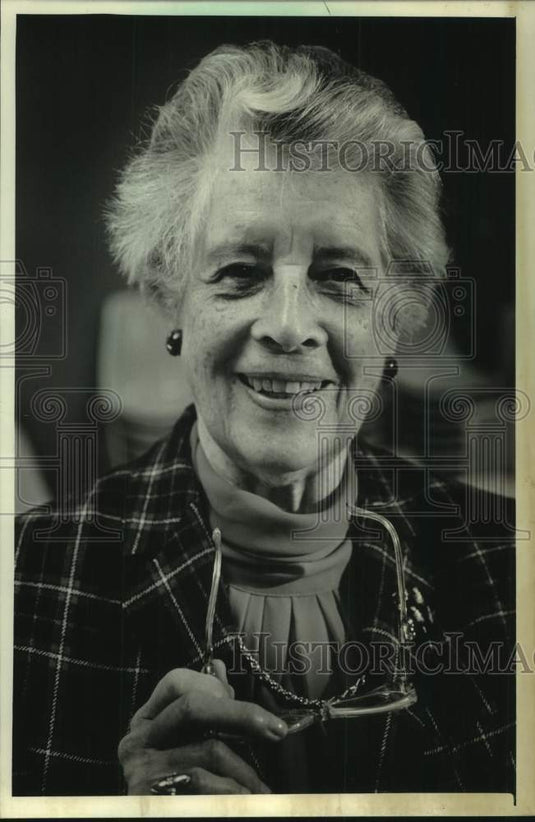1985 Press Photo Portrait of Estelle Steinbach, Milwaukee film promoter - Historic Images
