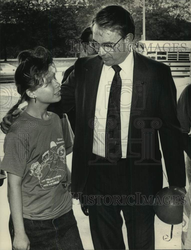 1991 Press Photo Governor Thompson visiting Silver Spring School, Wisconsin - Historic Images