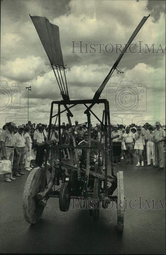 1987 Press Photo Steve Hay's ornithopter at Experimental Aircraft Association. - Historic Images