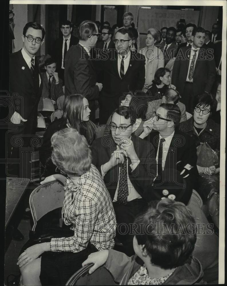 1968 Press Photo President Johnson campaign supporters in Milwaukee - mjc30687 - Historic Images