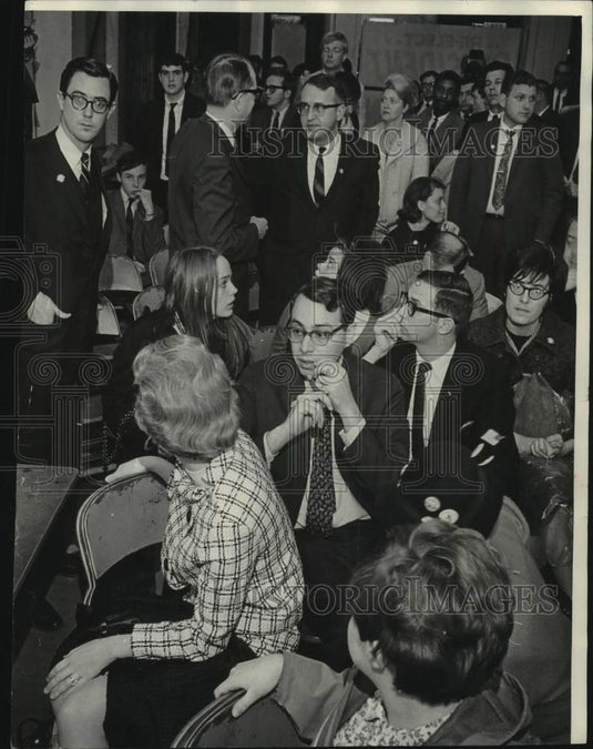 1968 Press Photo President Johnson campaign supporters in Milwaukee - mjc30687 - Historic Images