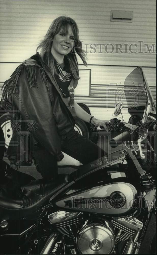 1988 Press Photo Karen Davidson in Harley Davidson biker attire - mjc30690 - Historic Images