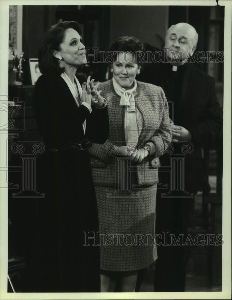 1986 Press Photo Valerie Harper, Edie McClurg &amp; Bryan O&#39;Byrne in &quot;Valerie&quot; - Historic Images