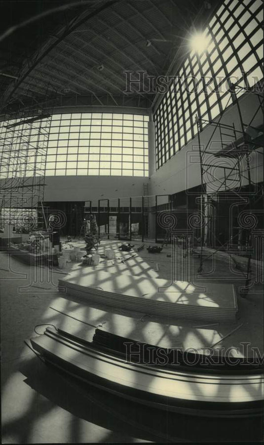 1983 Press Photo Construction of Experimental Aircraft Assoc Center in Oshkosh - Historic Images