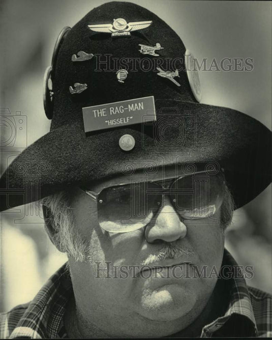 1984 Press Photo Pilot Jim "The Rag Man" Snyder, Experimental Aviation show, WI - Historic Images