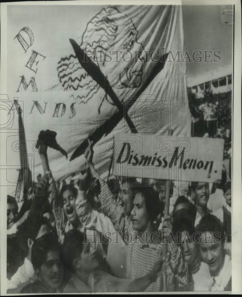 1955 Press Photo Indian students demonstrating in the streets, New Delhi, India-Historic Images