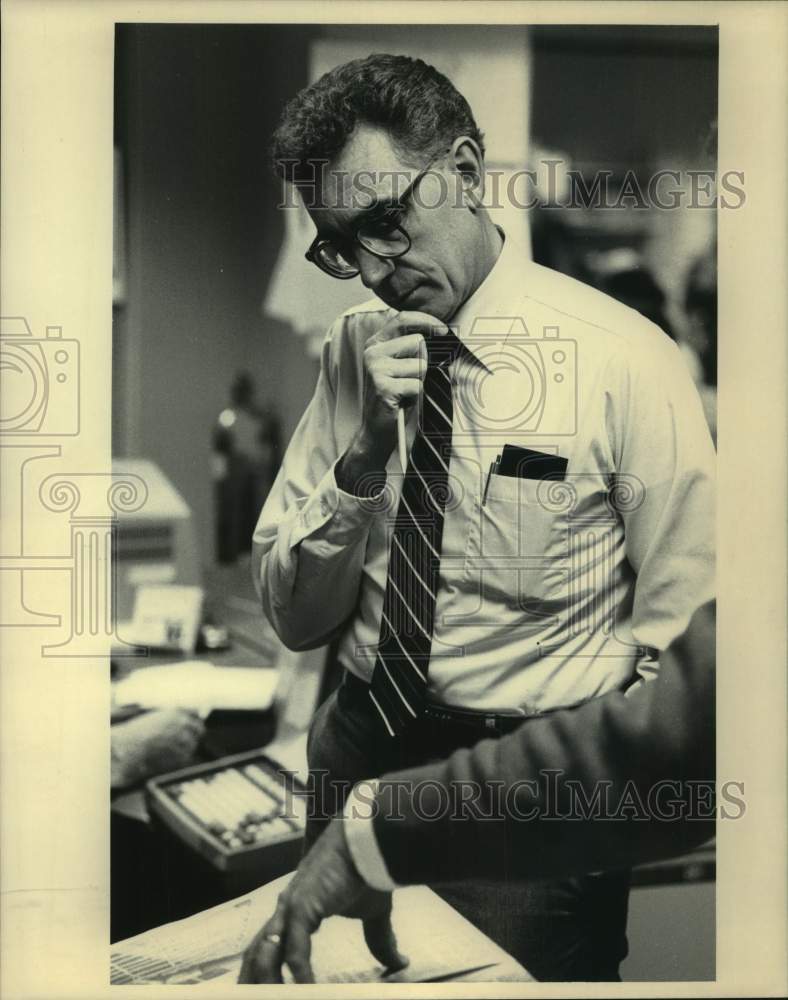 1987 Press Photo Sig Gissler, Journal Reporter - mjc30759 - Historic Images