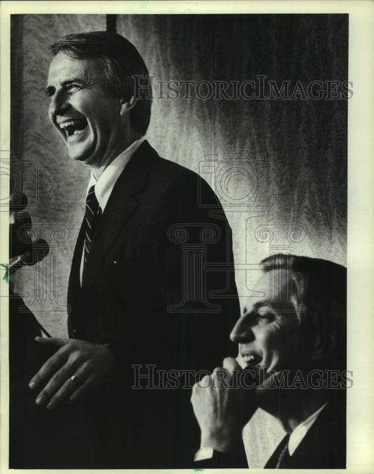 1982 Press Photo Former Vice President Walter Mondale press conference Milwaukee - Historic Images