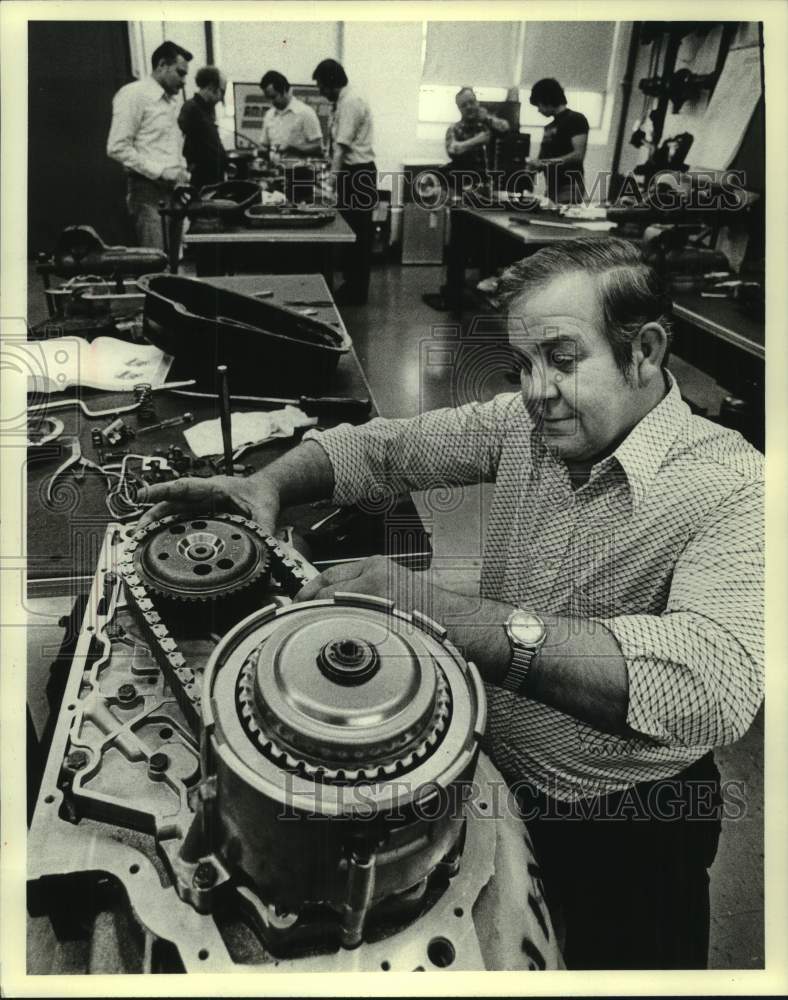 1981 Press Photo John Resop &amp; others attend General Motors Training Center - Historic Images