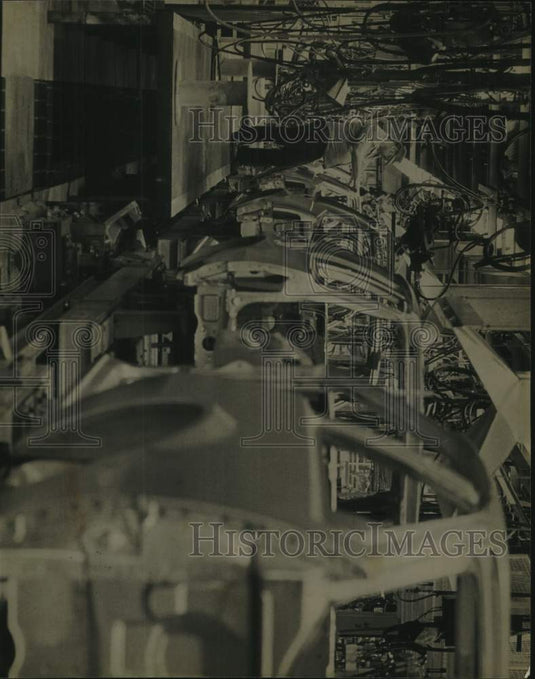 1982 Press Photo Cadillac Cimarron's frames waiting to be painted, Janesville - Historic Images