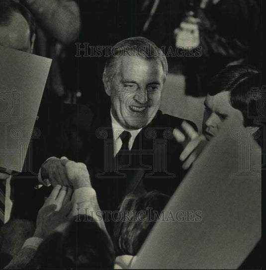 1984 Press Photo Candidate Walter Mondale after Victory Hall speech, Cudahy - Historic Images