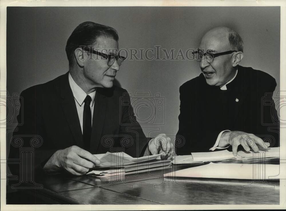 1966 Press Photo Monsignor Joseph Springbob and Reverend Harold Weaver Milwaukee - Historic Images