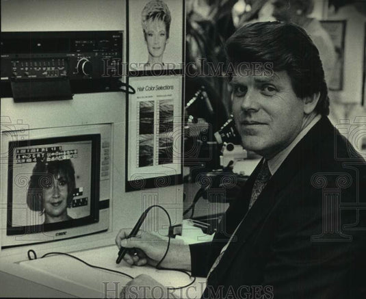 1987 Press Photo Larry Steinhauer Hair and Makeup Stylist United States - Historic Images