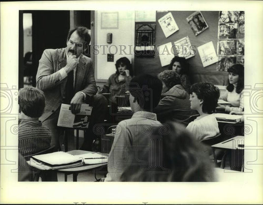 1983 Press Photo Poet David Steingass at Homestead High School in Wisconsin - Historic Images