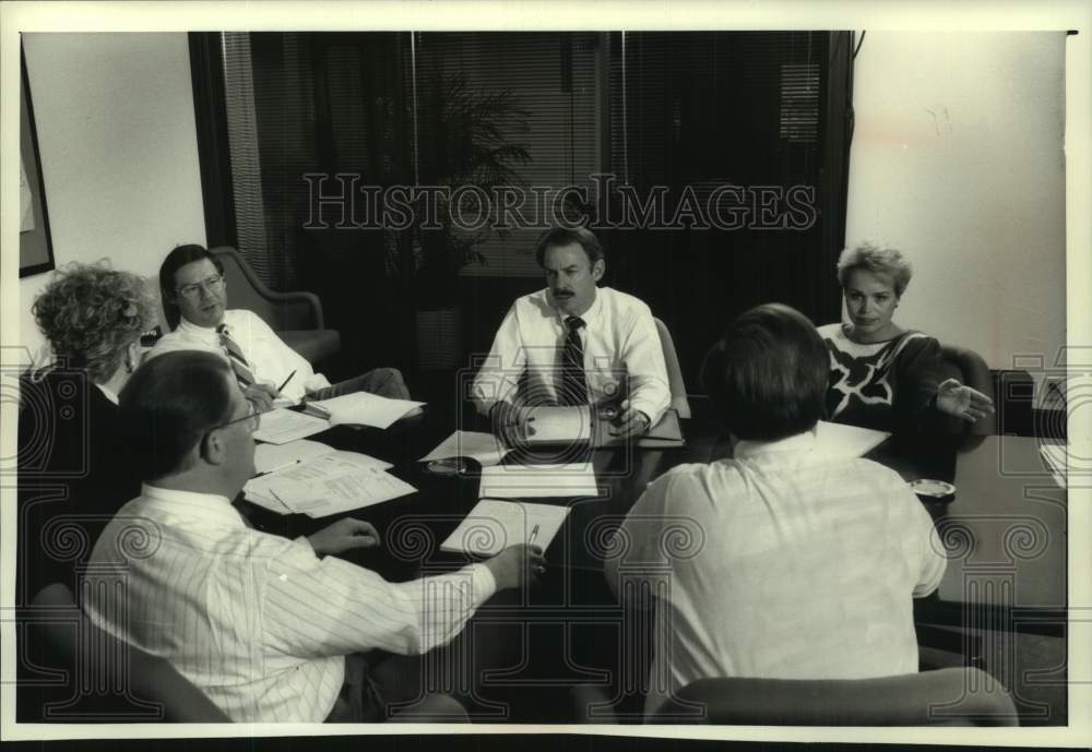 1989 Press Photo Dan Steininger &amp; Catholic Knights Insurance Managers, Milwaukee - Historic Images