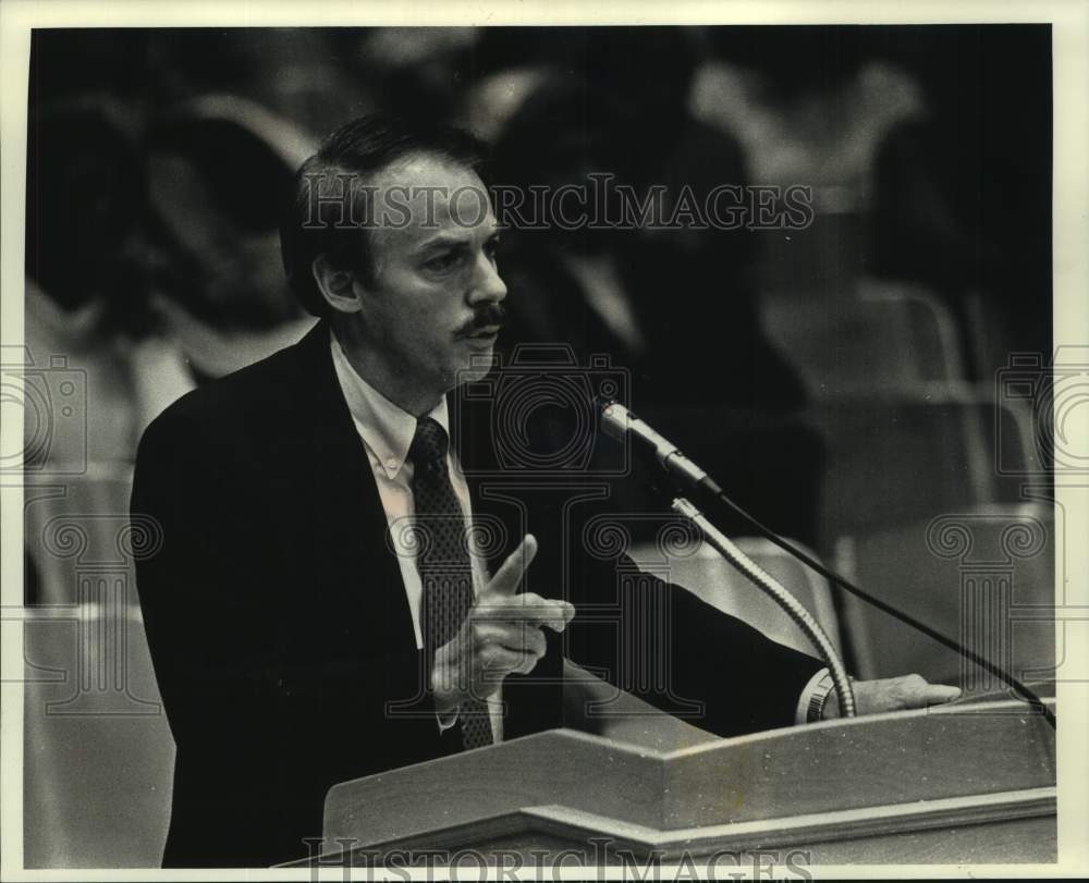 1990 Press Photo Daniel Steininger of Catholic Knights Insurance Society - Historic Images