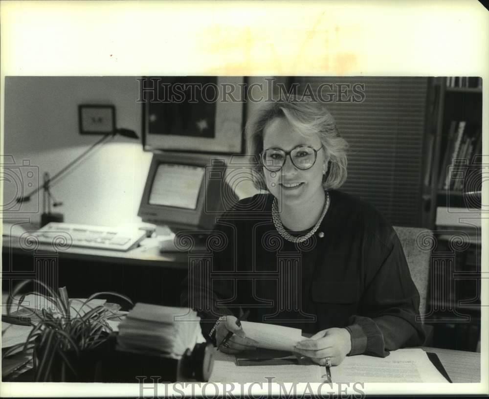 1992 Press Photo Louise Stevens President of Arts Market Consulting - mjc30932 - Historic Images