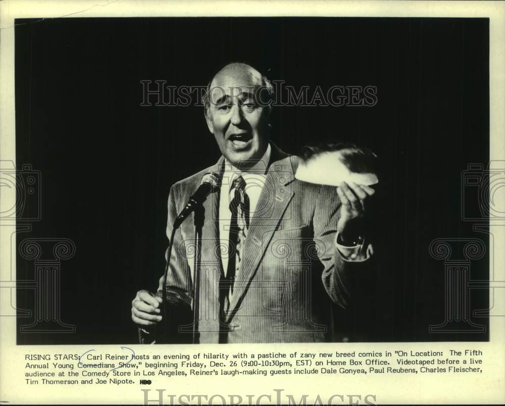 1981 Press Photo Comedian Carl Reiner hosts HBOs young comedian show, California - Historic Images